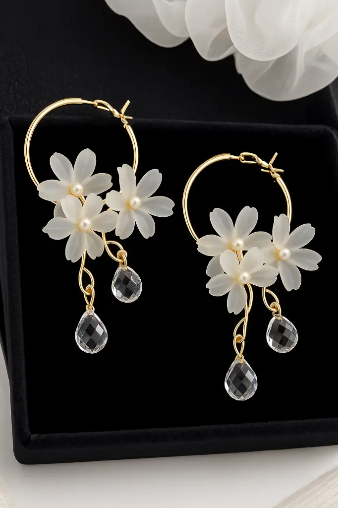 गोल्ड हूप इयररिंग्स और क्रिस्टल.webp