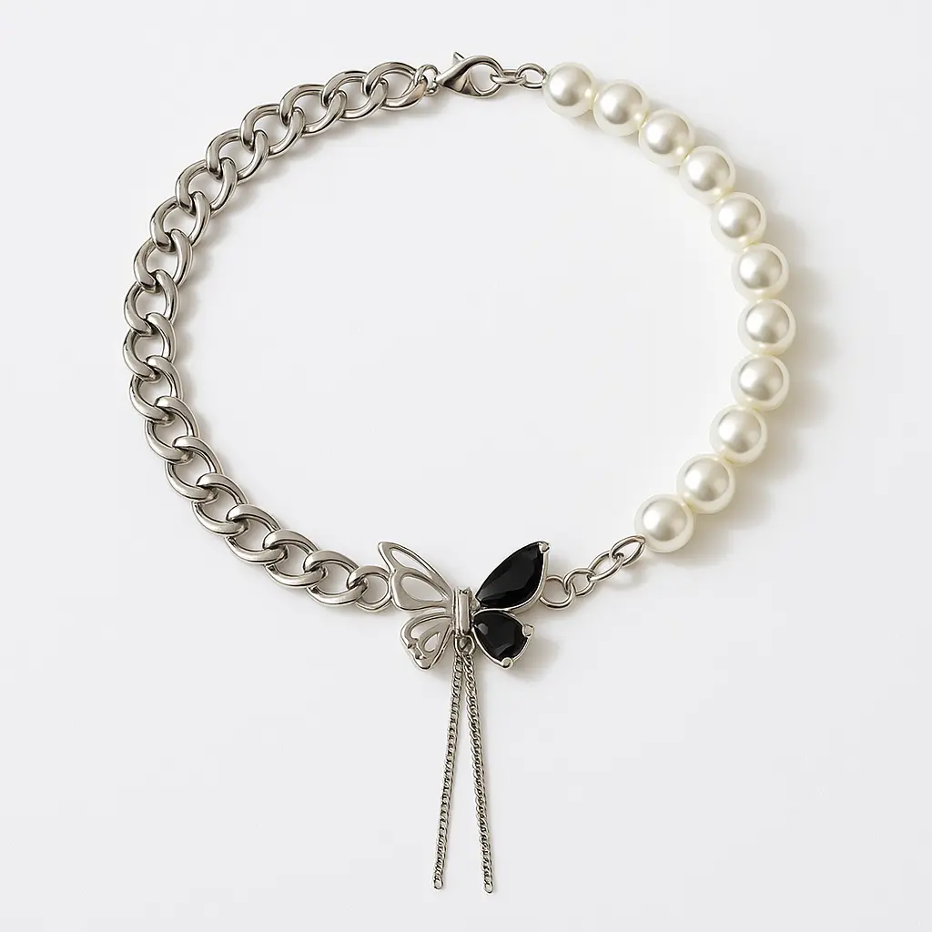 Elegante Collana con Farfalla.webp