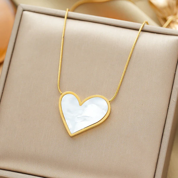 [AT11] Minimalist Faux Pearl Heart Pendant on Dainty Gold Snake Chain