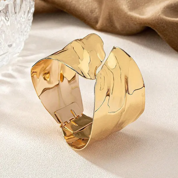 [AT15] Bold Gold Wavy Organic Texture Cuff - Adjustable High-Fashion Bracelet