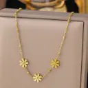 Dainty Gold Triple Flower Pendant Necklace - Minimalist Daisy Charm Chain