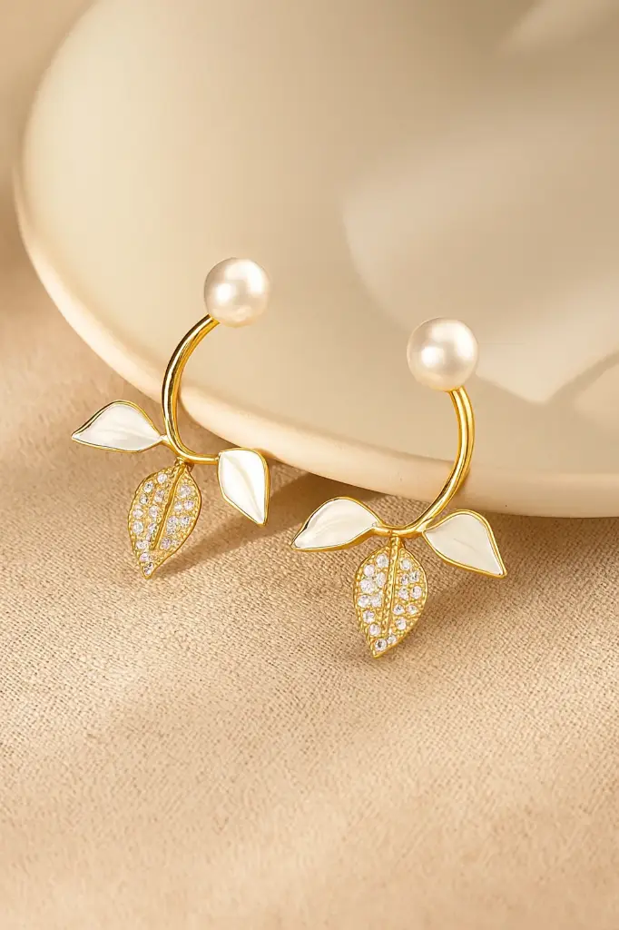 [KE13] Lustrous Enamel Leaf & Pearl Ear Jacket Studs